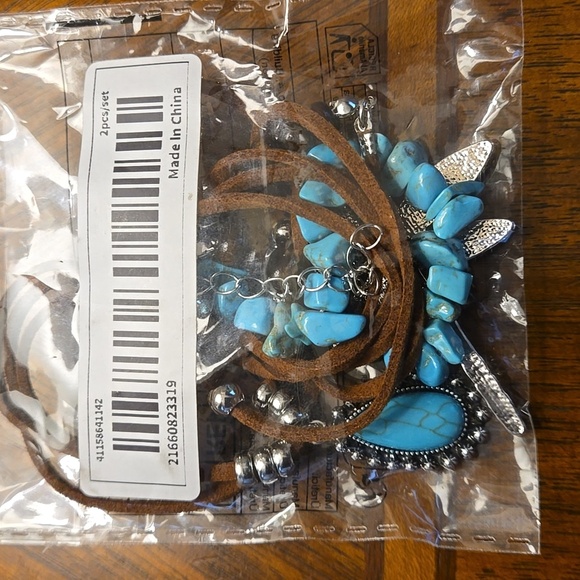 Two-Piece Bohemian Pendant Necklace Set Dragonfly Turquois Beads Faux Leather - Picture 10 of 10